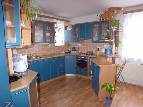 Кухня с барной стойкой