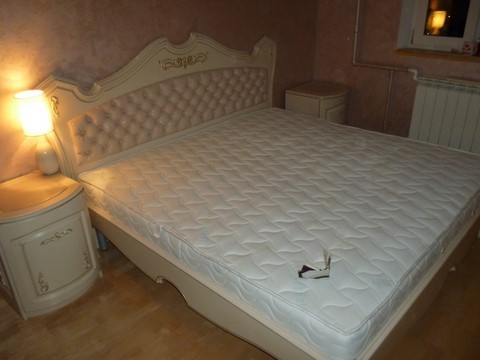 Кровать и тумбы Кровать и тумбы