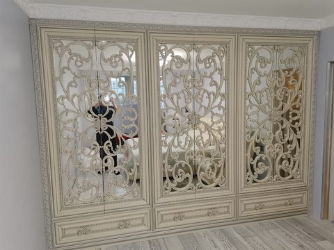 Шкаф распашной с декором Шкаф распашной с декором